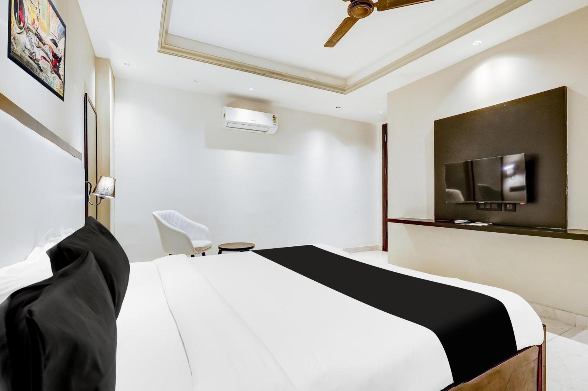 Super Townhouse Oak Udyog Vihar Hotel Gurgaon Ngoại thất bức ảnh