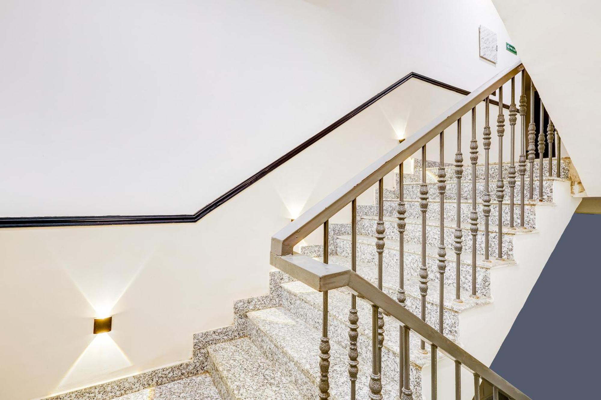Super Townhouse Oak Udyog Vihar Hotel Gurgaon Ngoại thất bức ảnh