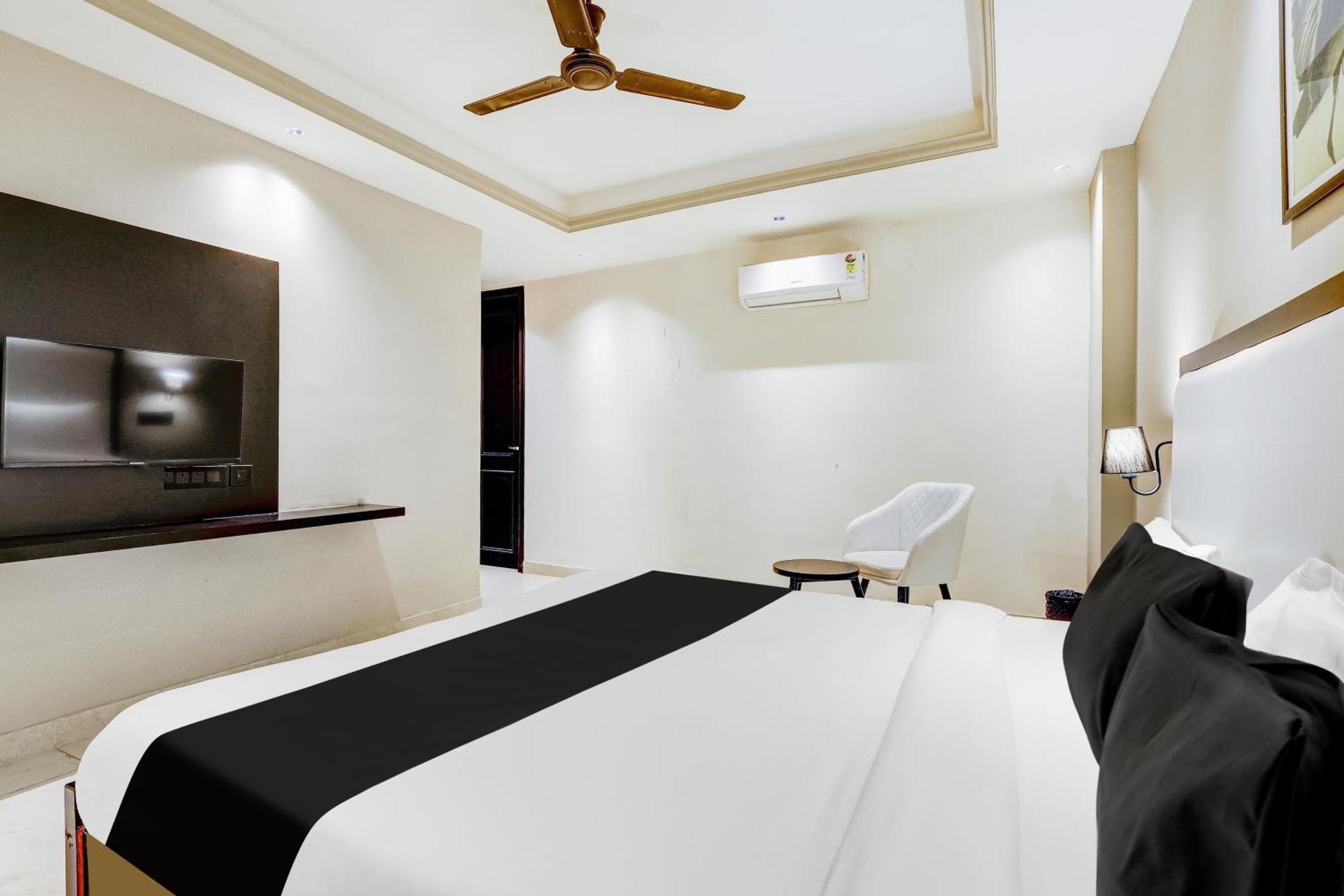 Super Townhouse Oak Udyog Vihar Hotel Gurgaon Ngoại thất bức ảnh