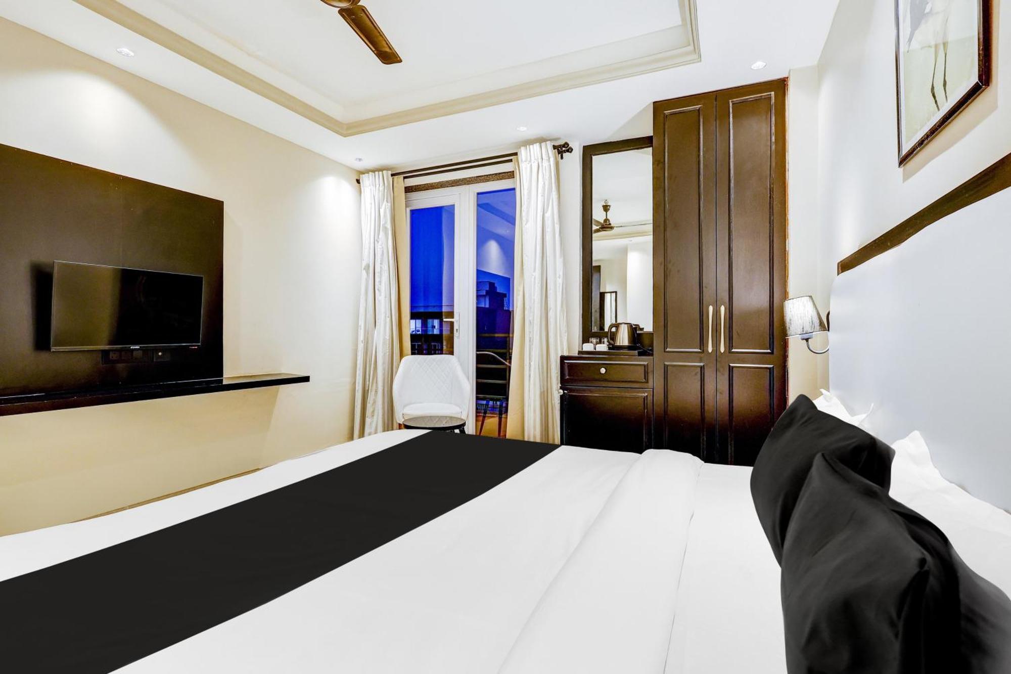 Super Townhouse Oak Udyog Vihar Hotel Gurgaon Ngoại thất bức ảnh