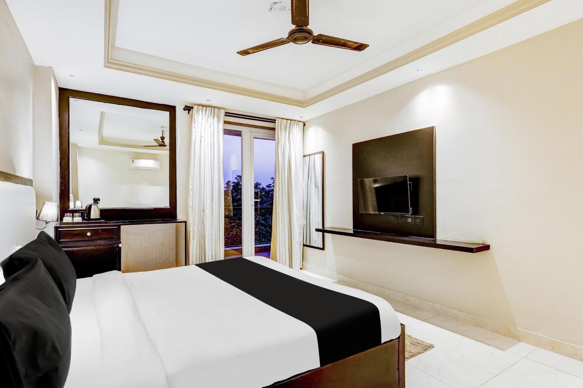 Super Townhouse Oak Udyog Vihar Hotel Gurgaon Ngoại thất bức ảnh