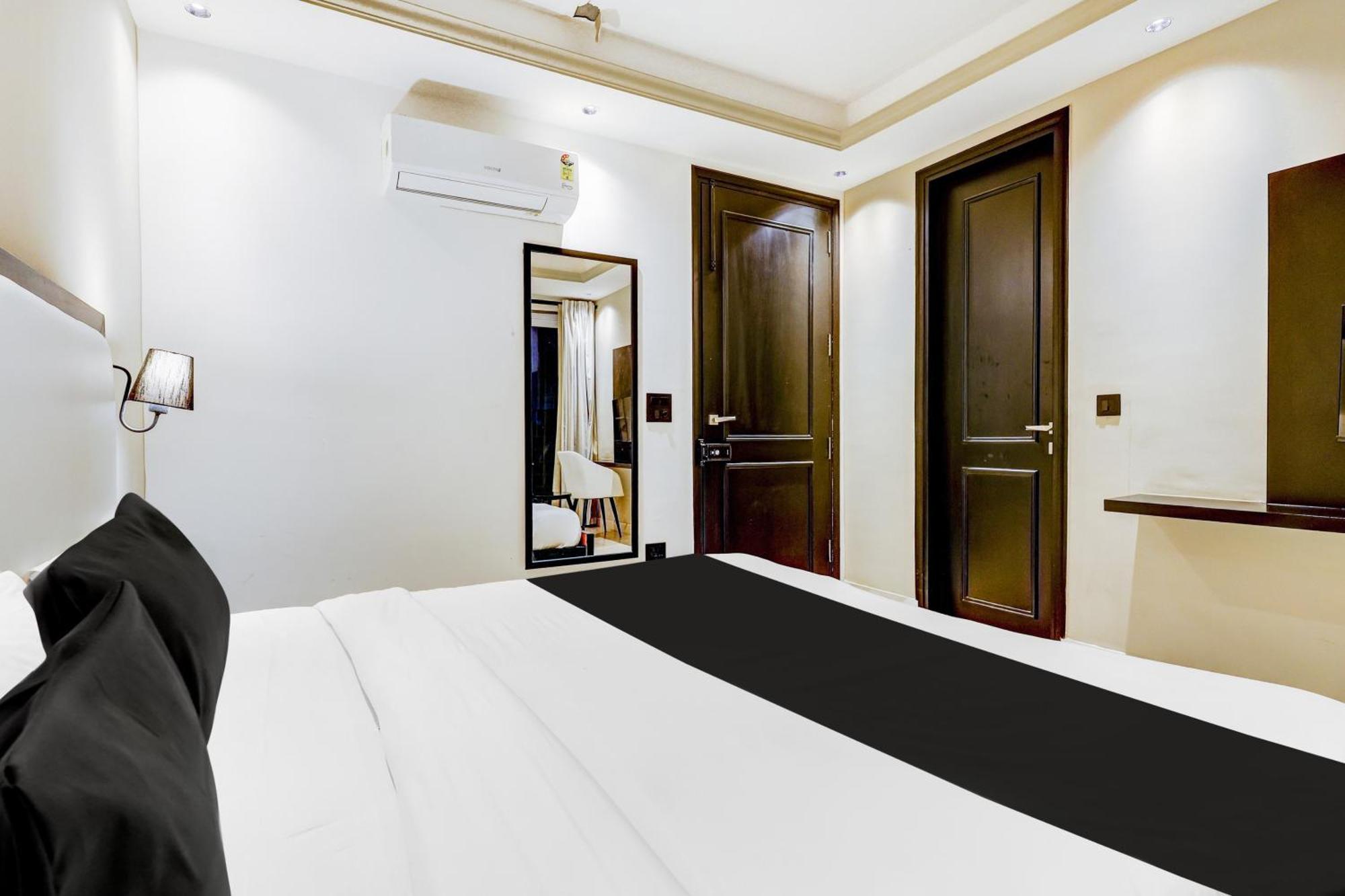 Super Townhouse Oak Udyog Vihar Hotel Gurgaon Ngoại thất bức ảnh
