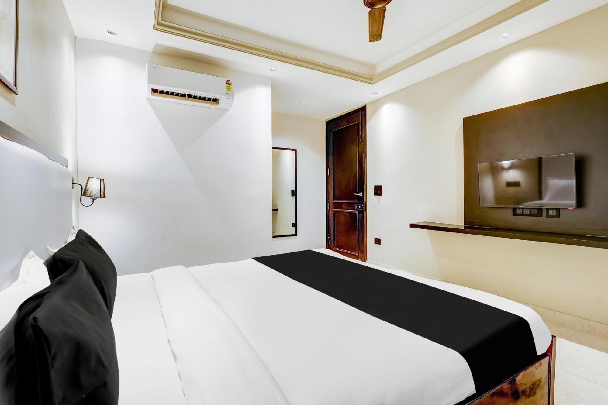 Super Townhouse Oak Udyog Vihar Hotel Gurgaon Ngoại thất bức ảnh
