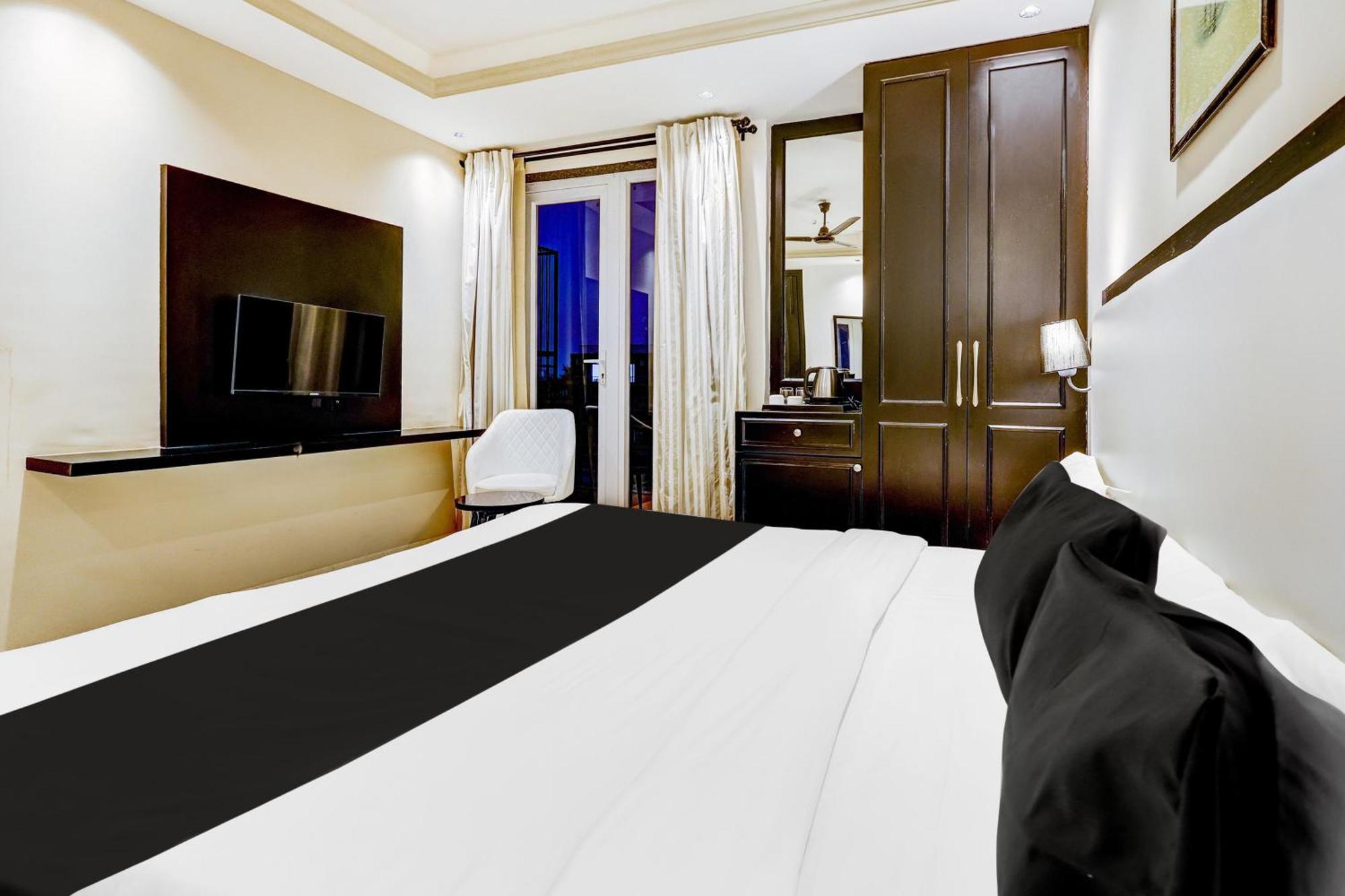 Super Townhouse Oak Udyog Vihar Hotel Gurgaon Ngoại thất bức ảnh