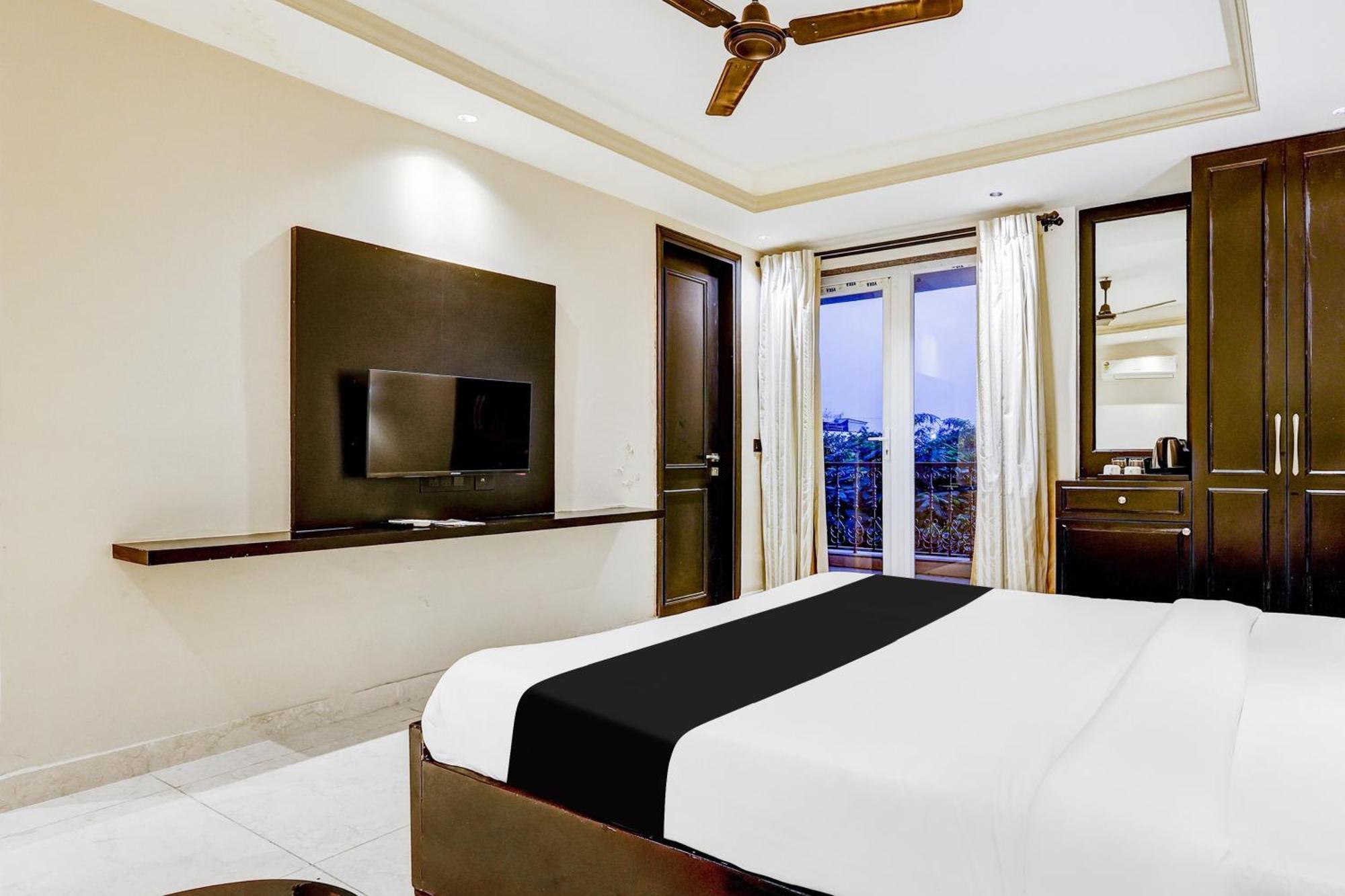 Super Townhouse Oak Udyog Vihar Hotel Gurgaon Ngoại thất bức ảnh